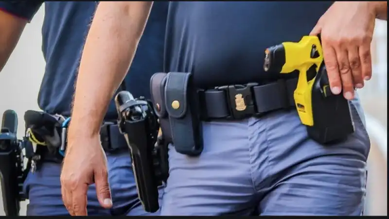 polizia taser