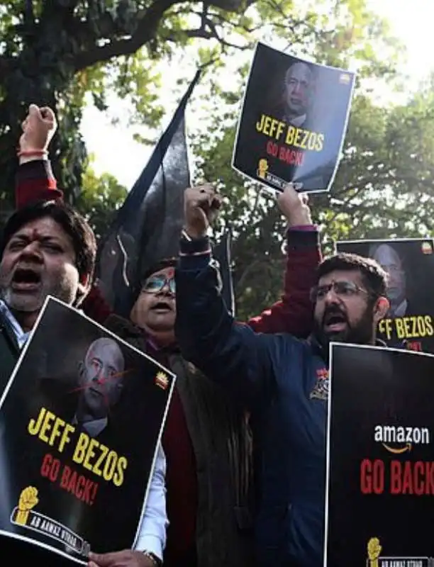 proteste contro jeff bezos in india 1