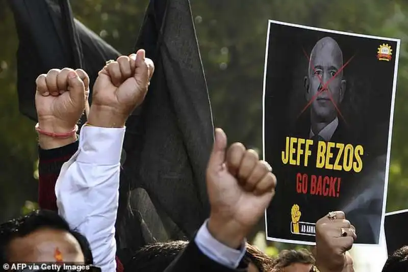 proteste contro jeff bezos in india 1