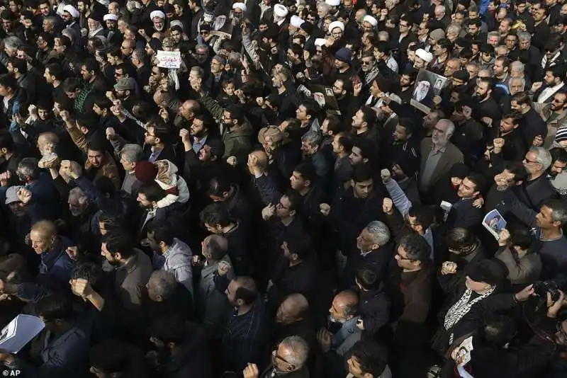 proteste in iran contro gli usa