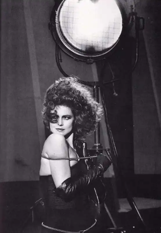 sigourney weaver ph helmut newton 