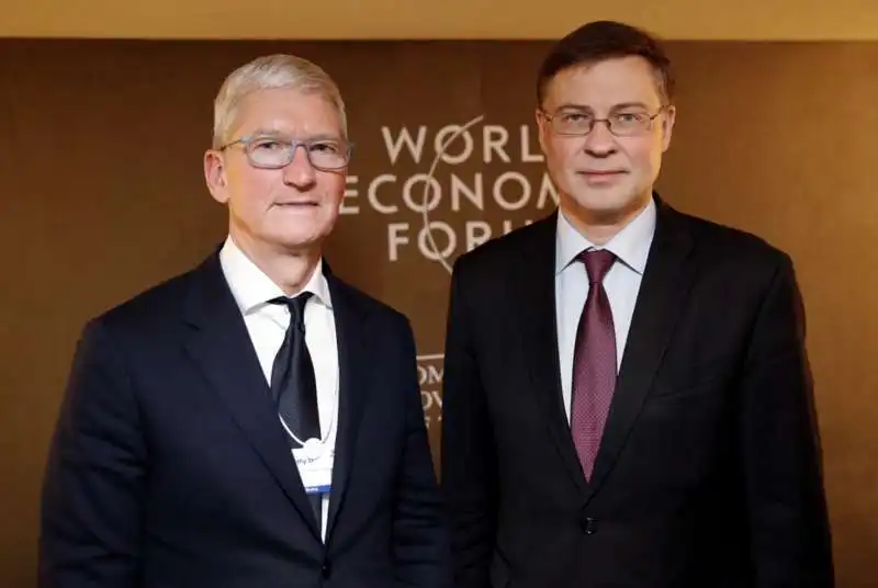 TIM COOK VALDIS DOMBROVSKIS