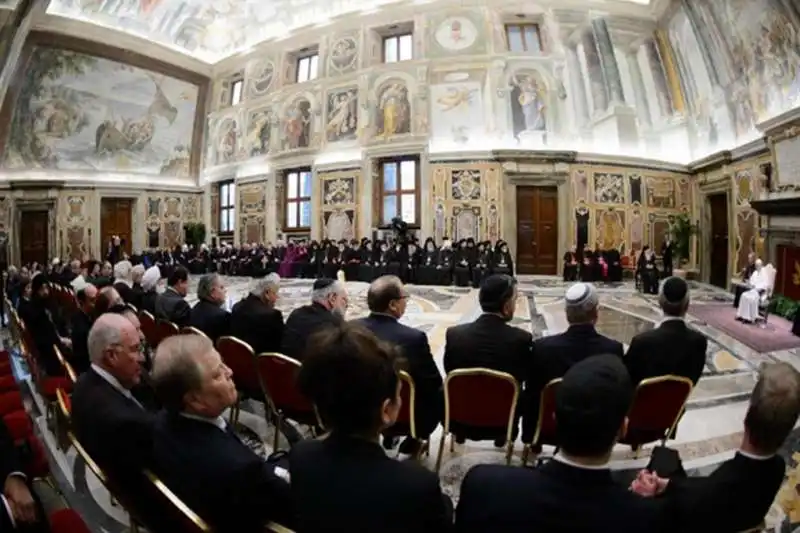 UDIENZA DI PAPA FRANCESCO CON GLI AMBASCIATORI