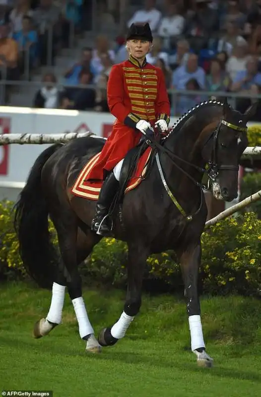 ursula von der leyen a cavallo