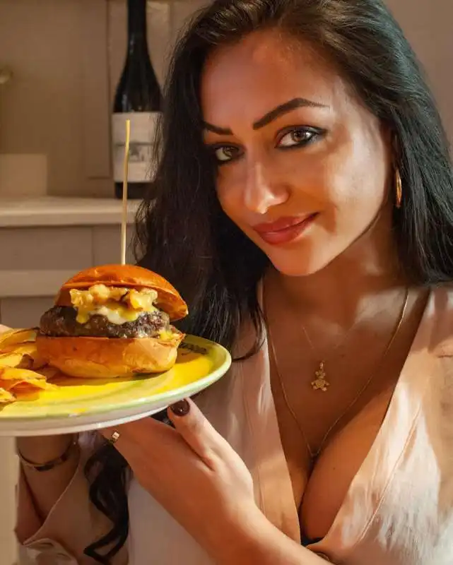 zia flavia food n' boobs  102