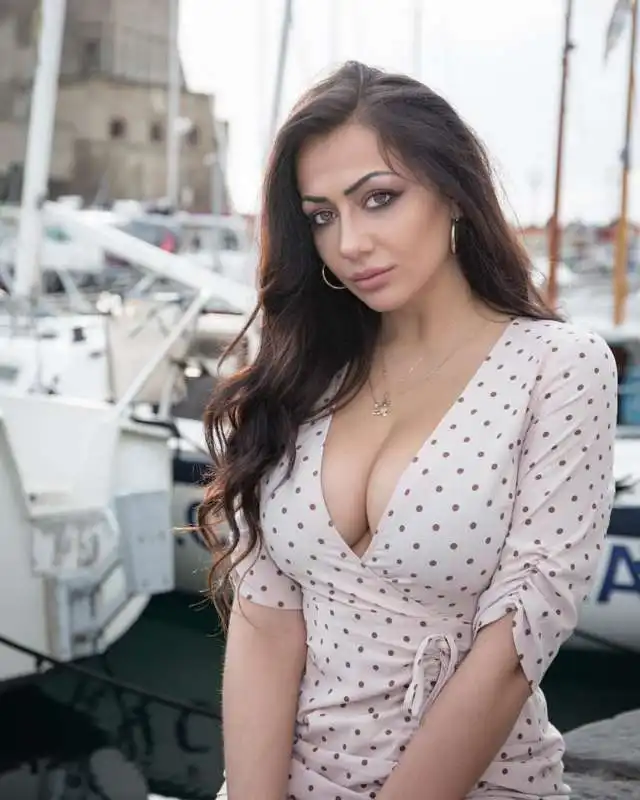 zia flavia food n' boobs  110