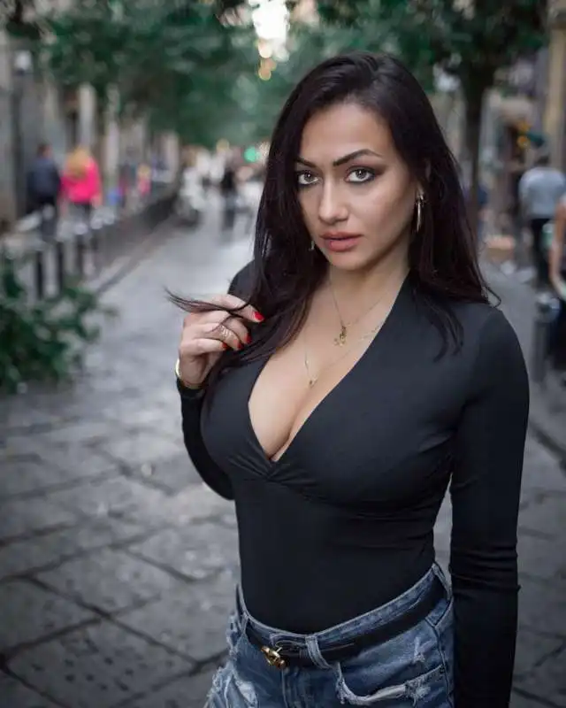 zia flavia food n' boobs  97