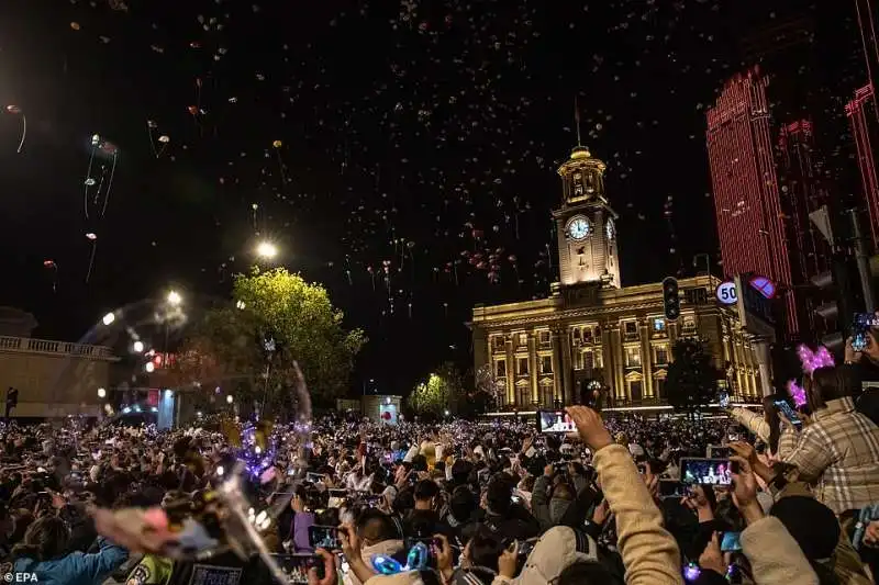 assembramenti di capodanno a wuhan