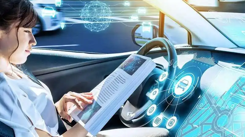 auto del futuro con guida autonoma