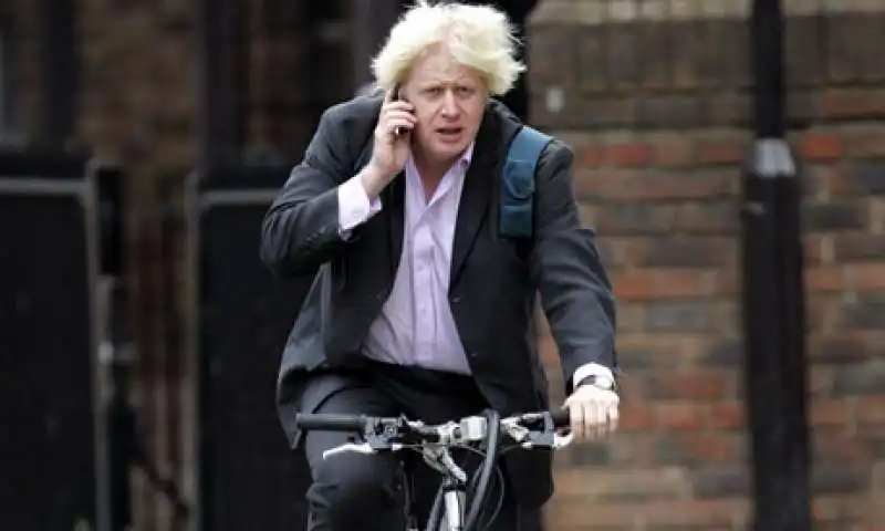 boris johnson in bici