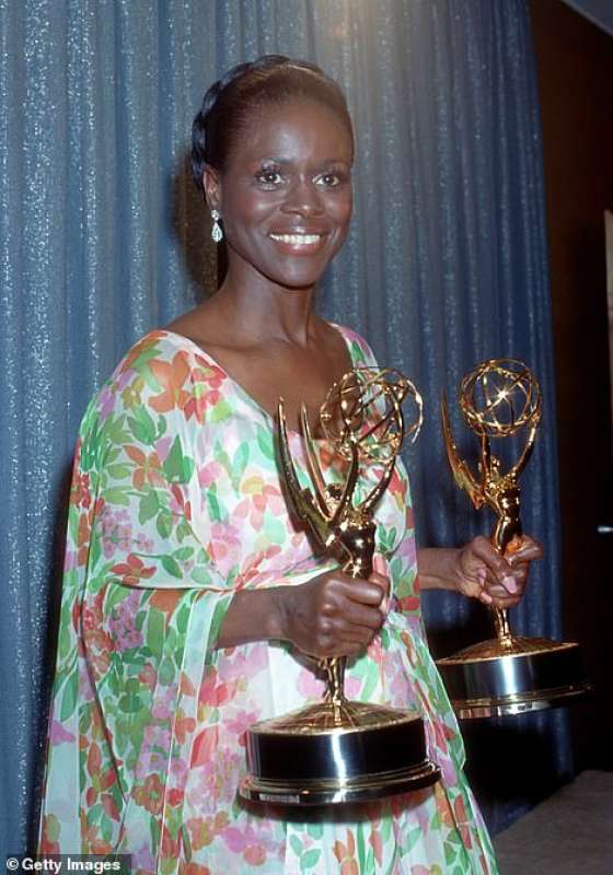 cicely tyson con gli emmy nel 1974