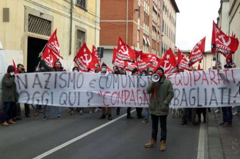 comunisti contestano il pd a livorno