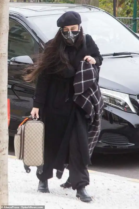 demi moore a parigi per la sfilata fendi 