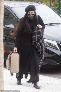 demi moore a parigi per la sfilata fendi