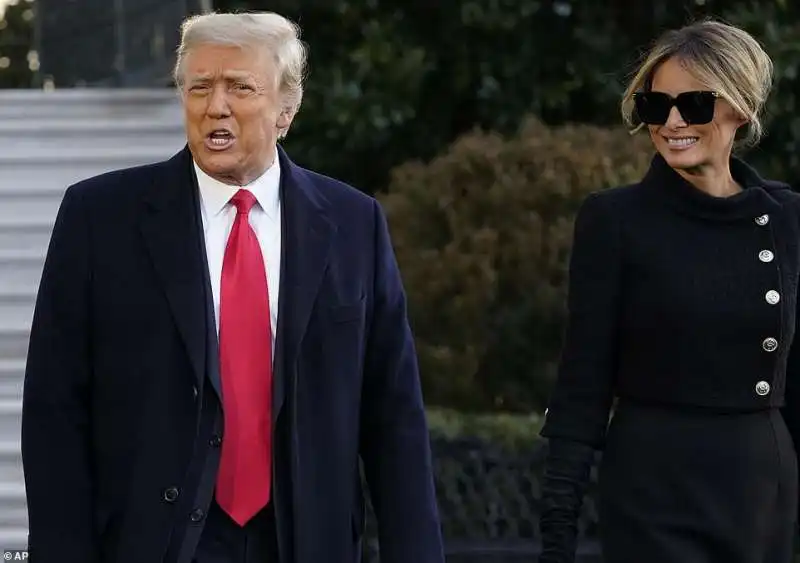 donald e melania trump lasciano la casa bianca