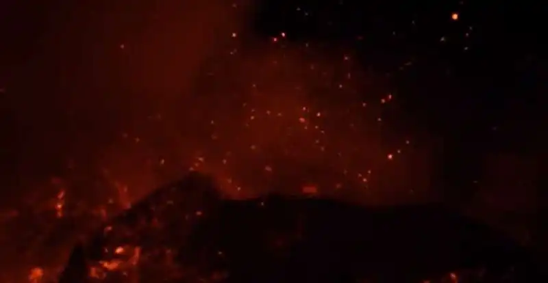 eruzione etna 2