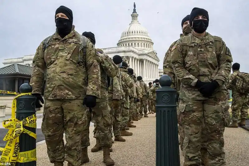 guardia nazionale davanti al campidoglio