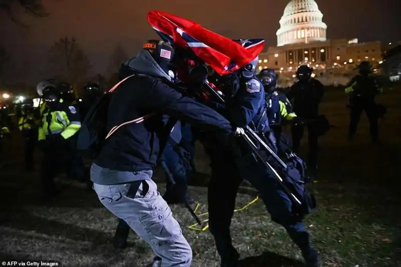 i supporter di trump invadono il congresso 2