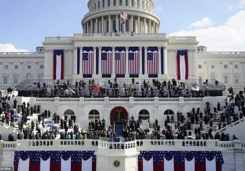 il giuramento di joe biden e kamala harris 