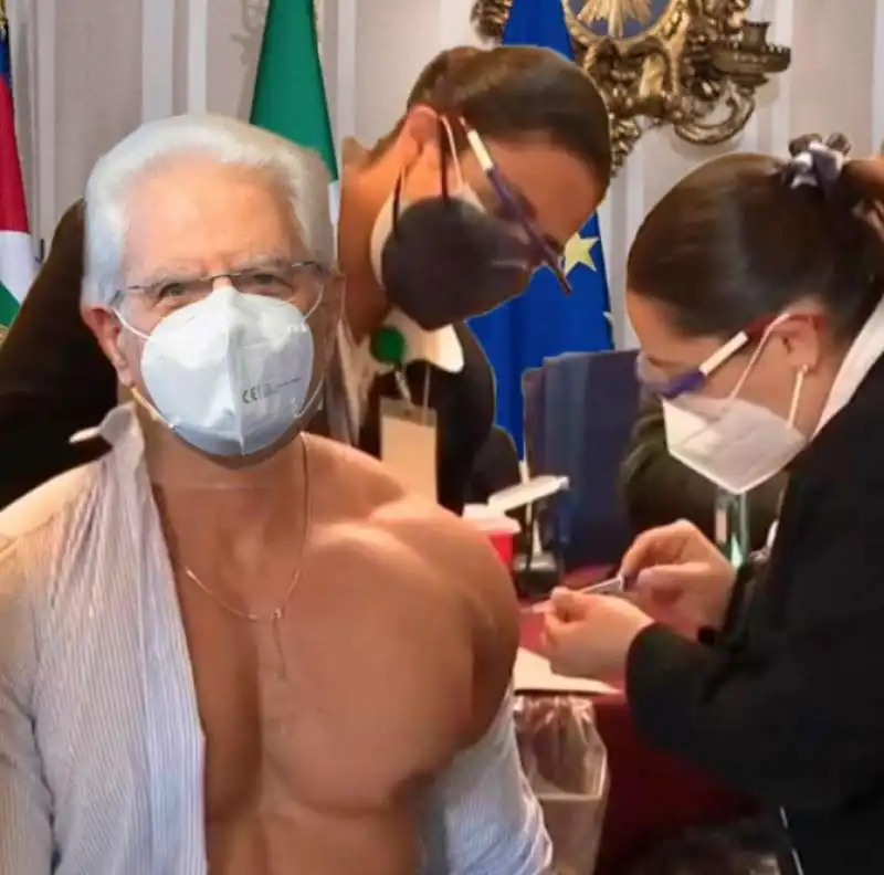 IL PRESIDENTE SI VACCINA - BY LE BIMBE DI SERGIO MATTARELLA