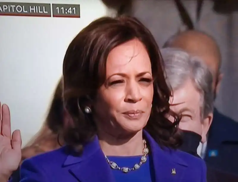 KAMALA HARRIS GIURA COME VICEPRESIDENTE