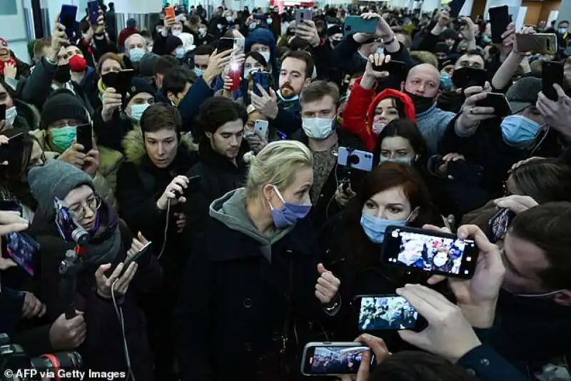 la moglie di navalny yulia all aeroporto sheremetyevo 