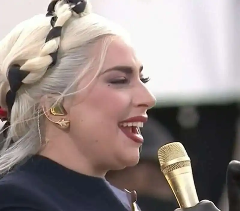 LADY GAGA CANTA ALL INAUGURAZIONE DI BIDEN