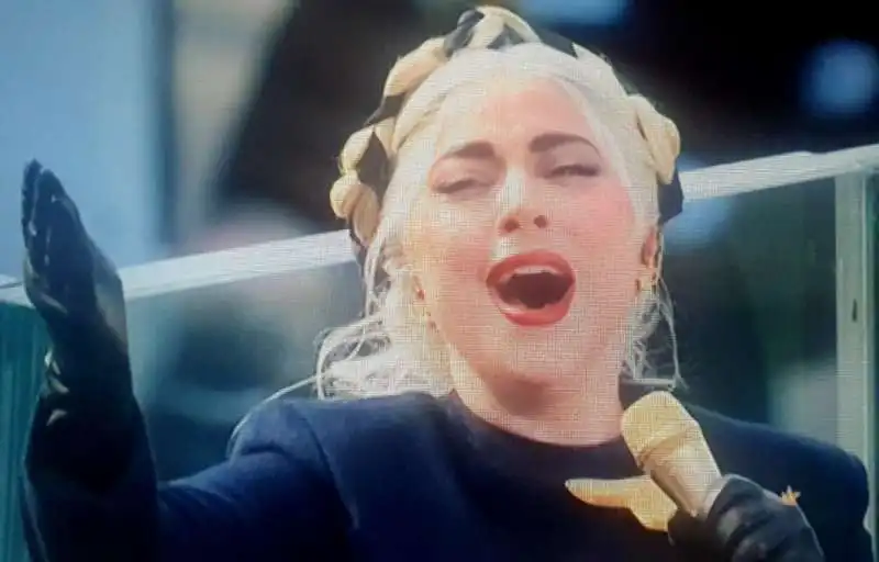 LADY GAGA CANTA ALL INAUGURAZIONE DI BIDEN