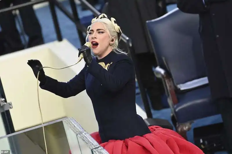 lady gaga canta per biden 