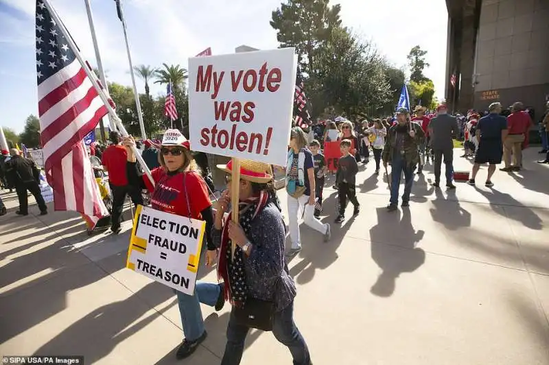 manifestazione pro trump in arizona 