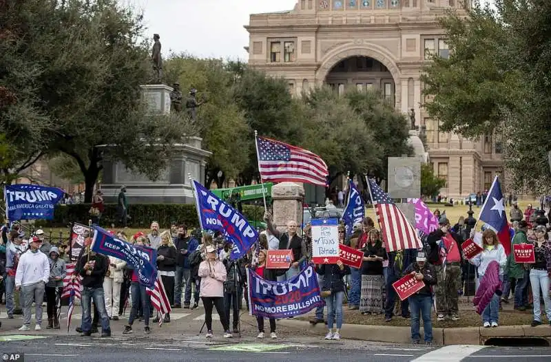 manifestazioni pro trump a austin, texas 