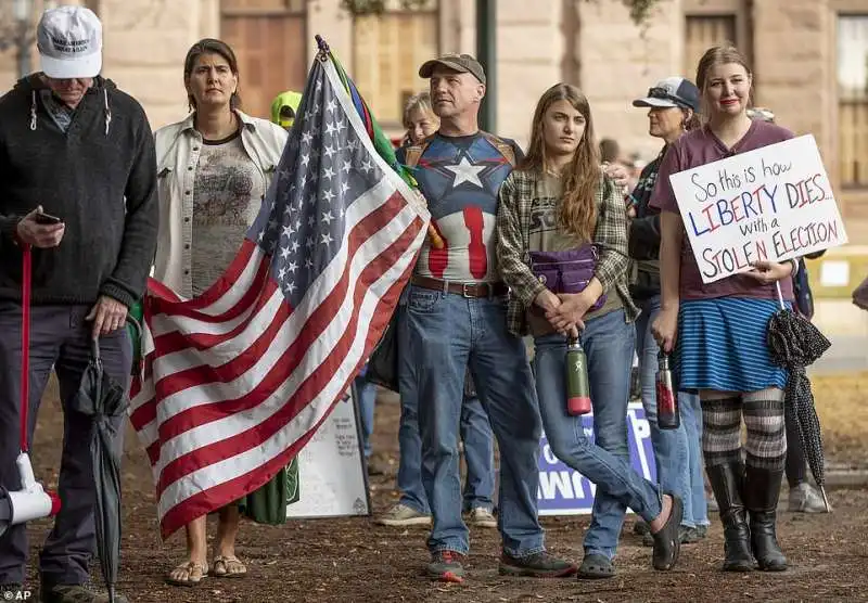 manifestazioni pro trump in texas 