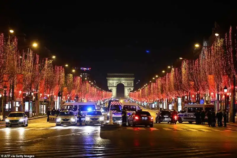 parigi   strade militarizzate per capodanno 