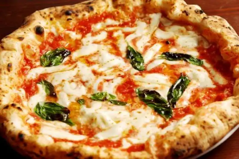 PIZZA NAPOLETANA     