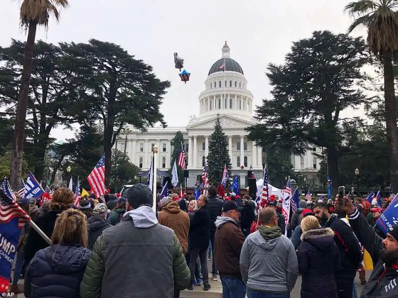 proteste al campidoglio di sacramento 