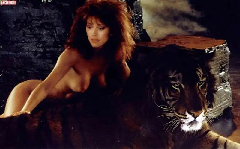 tanya roberts  con la tigre