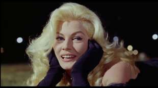 anita ekberg le ossessioni del dottor antonio boccaccio 70