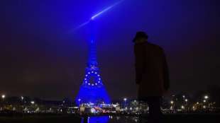 bandiera ue sulla tour eiffel