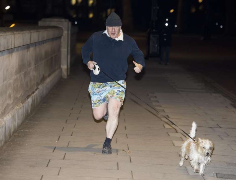 boris johnson corre con il cane 6