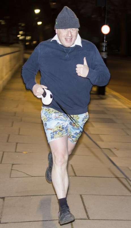 boris johnson corre con il cane 9