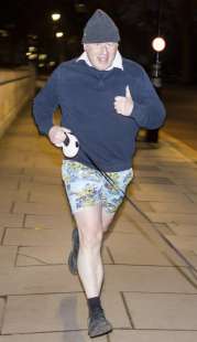 boris johnson corre con il cane 9