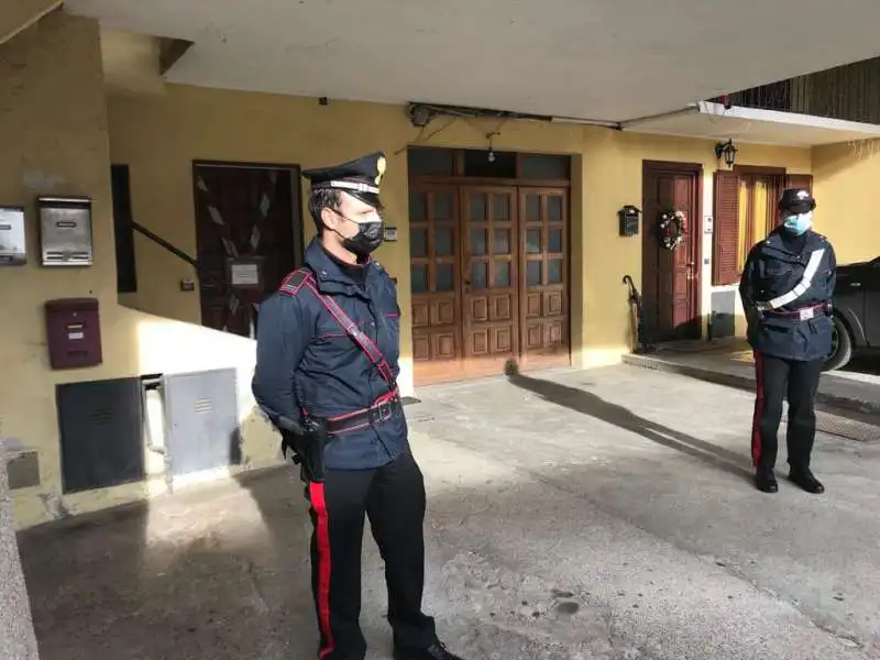 carabinieri a casa di davide paitoni, a morazzone 