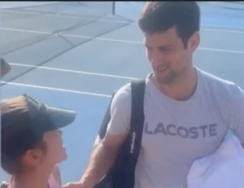 djokovic con una fan a marbella