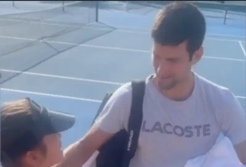 djokovic con una fan a marbella