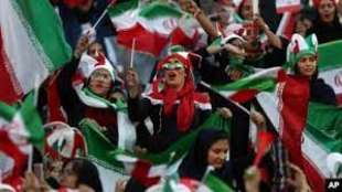 donne allo stadio in iran 12