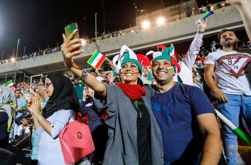 donne allo stadio in iran 3