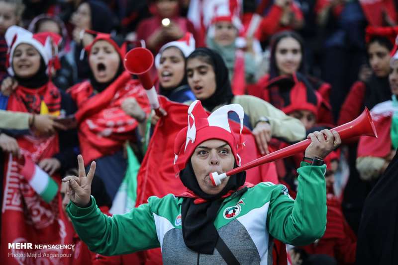 donne allo stadio in iran 5