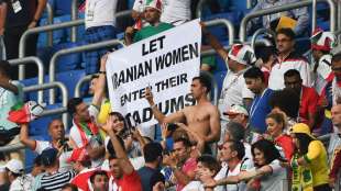 donne allo stadio in iran 7