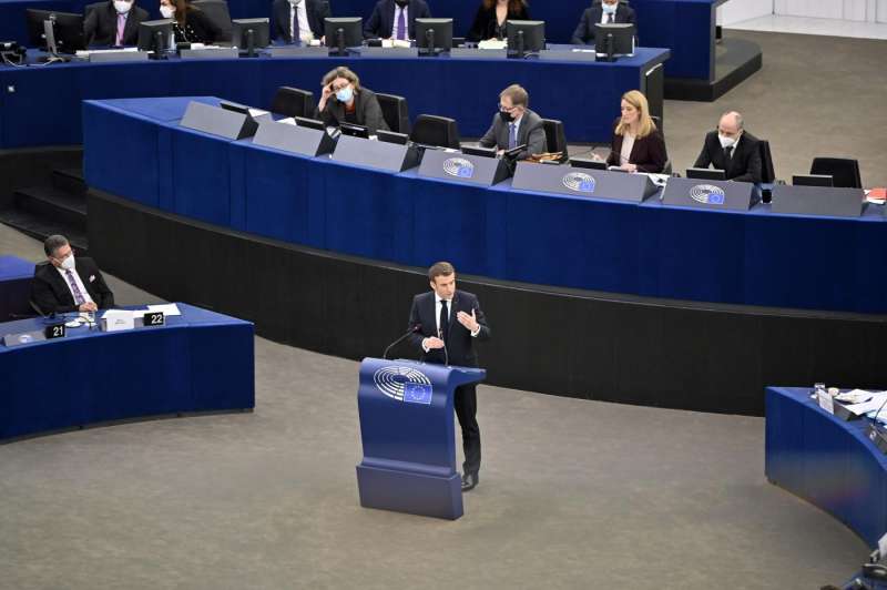 emmanuel macron al parlamento europeo di strasburgo