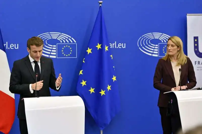 emmanuel macron roberta metsola